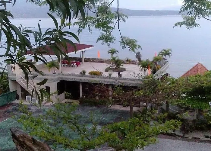 Bongavilla And Resort Santander